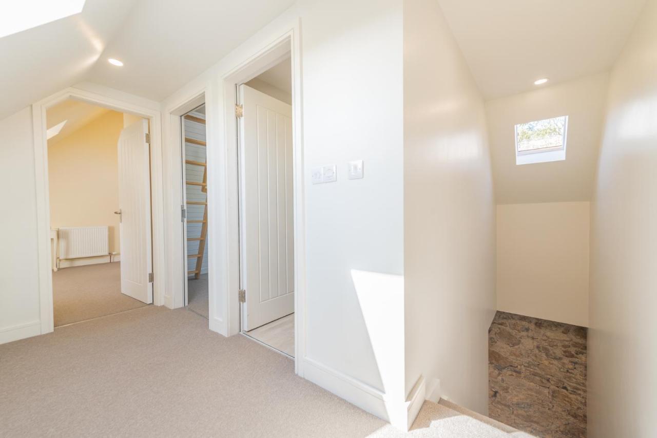 Nether Newton - Sleeps 12, Hottub, Sauna, Private Garden Newmilns Exterior photo